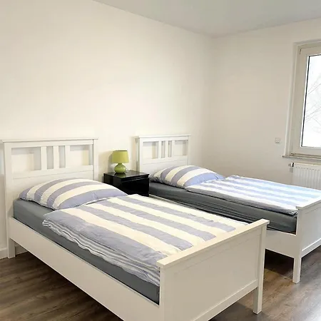 Apartmán Near Duesseldorf Messe And Airport, Two Bedrooms, Parking, Kitchen And Garden Duisburg