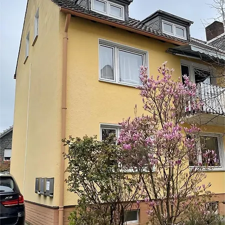 Near Duesseldorf Messe And Airport, Two Bedrooms, Parking, Kitchen And Garden Apartmán