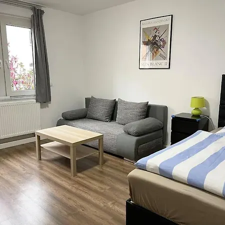 Apartmán Near Duesseldorf Messe And Airport, Two Bedrooms, Parking, Kitchen And Garden Duisburg