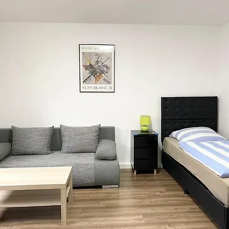 Near Duesseldorf Messe And Airport, Two Bedrooms, Parking, Kitchen And Garden *