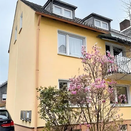Near Duesseldorf Messe And Airport, Two Bedrooms, Parking, Kitchen And Garden Lejlighed