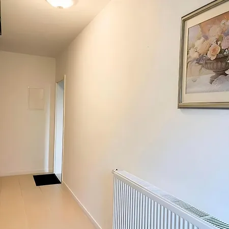 Lejlighed Near Duesseldorf Messe And Airport, Two Bedrooms, Parking, Kitchen And Garden