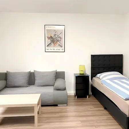 Lejlighed Near Duesseldorf Messe And Airport, Two Bedrooms, Parking, Kitchen And Garden *