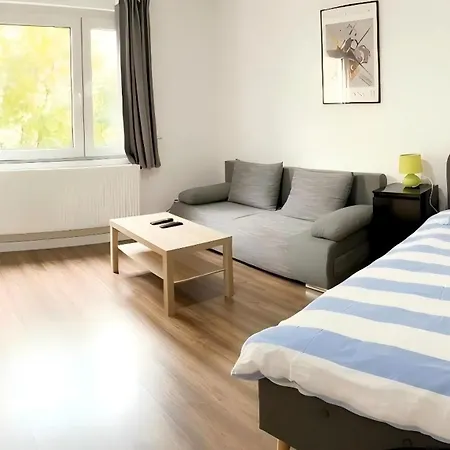 Lejlighed Near Duesseldorf Messe And Airport, Two Bedrooms, Parking, Kitchen And Garden