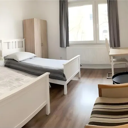 Lejlighed Near Duesseldorf Messe And Airport, Two Bedrooms, Parking, Kitchen And Garden *