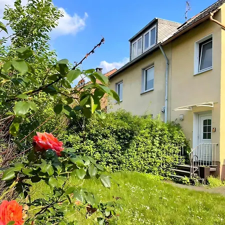 Near Duesseldorf Messe And Airport, Two Bedrooms, Parking, Kitchen And Garden *