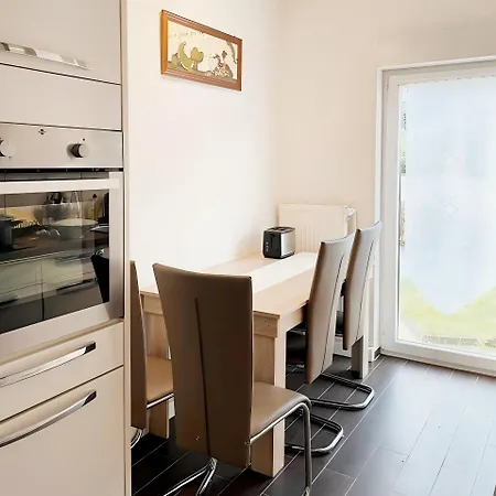 Near Duesseldorf Messe And Airport, Two Bedrooms, Parking, Kitchen And Garden Lejlighed Duisburg