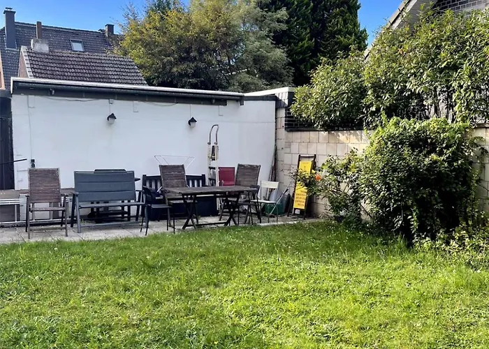 Lejlighed Near Duesseldorf Messe And Airport, Two Bedrooms, Parking, Kitchen And Garden