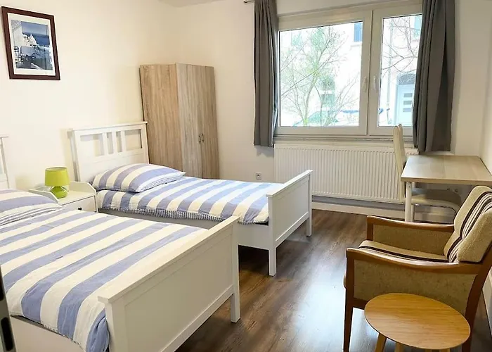Lejlighed Near Duesseldorf Messe And Airport, Two Bedrooms, Parking, Kitchen And Garden *