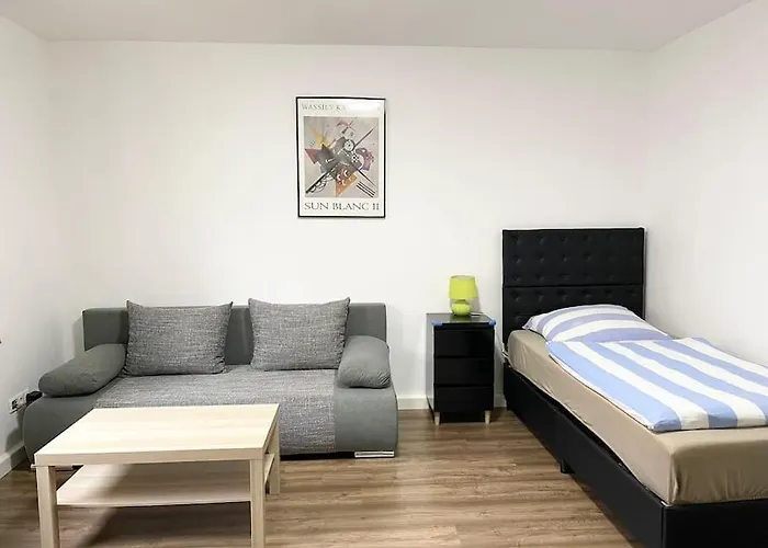 Near Duesseldorf Messe And Airport, Two Bedrooms, Parking, Kitchen And Garden *